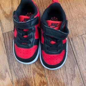 Nike Kids Sneakers in Red and Black